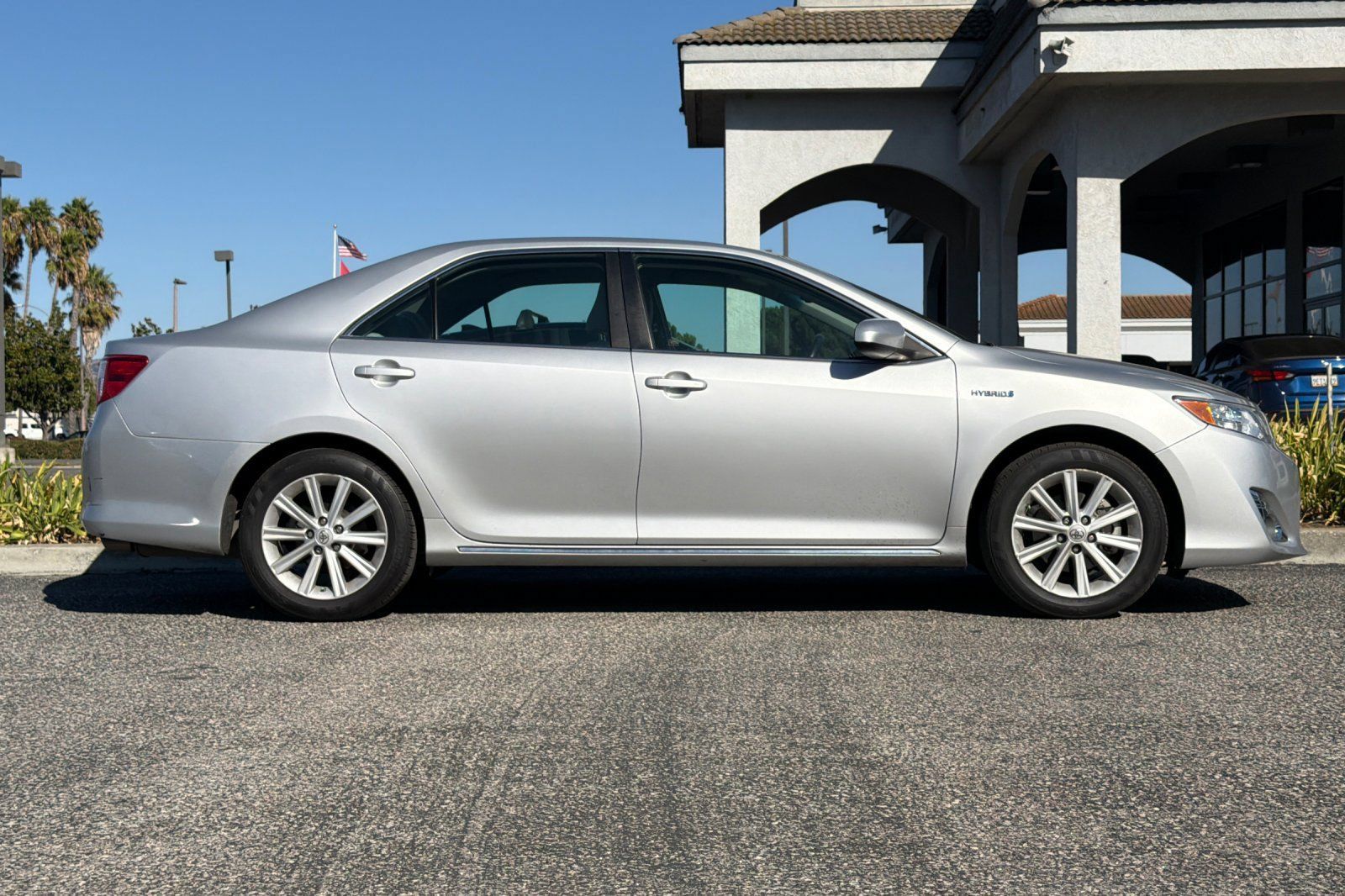 Used 2014 Toyota Camry XLE w/ Convenience Package FWD image 3