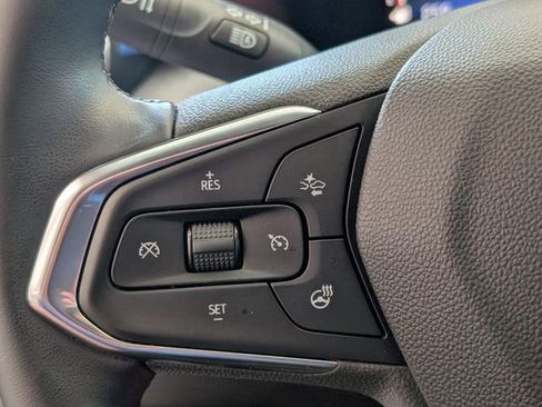 Used 2025 Chevrolet Trax LT w/ Driver Confidence Package image 23