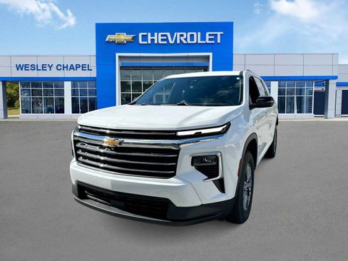 Certified 2026 Chevrolet Traverse LT FWD image 1