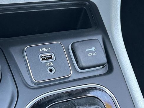 Used 2019 Jeep Cherokee Limited AWD/4WD image 27
