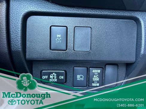 Used 2020 Toyota Tacoma TRD Off-Road w/ Technology Package AWD/4WD image 16