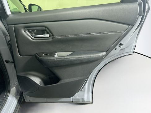 Used 2024 Nissan Rogue SL image 32