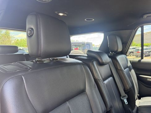 Used 2019 Ford Expedition XLT w/ Equipment Group 201A AWD/4WD image 29