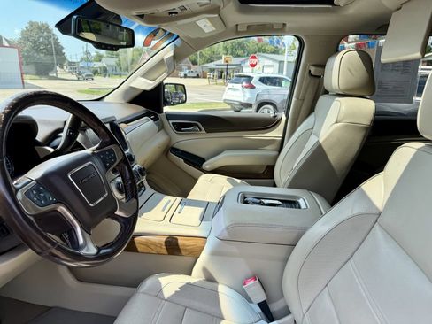 Used 2019 GMC Yukon XL Denali w/ Denali Ultimate Package AWD/4WD image 12