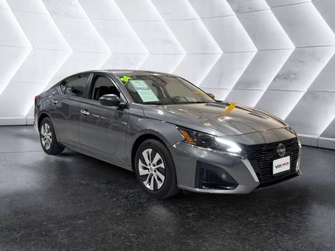 Used 2025 Nissan Altima 2.5 S image 1
