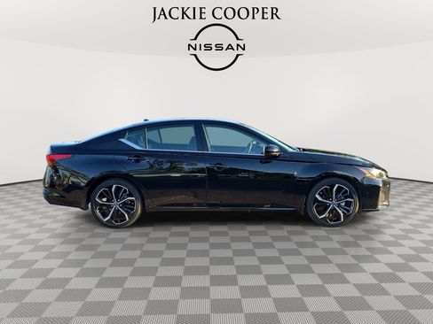 Certified 2023 Nissan Altima 2.5 SR w/ SR Premium Package FWD image 4