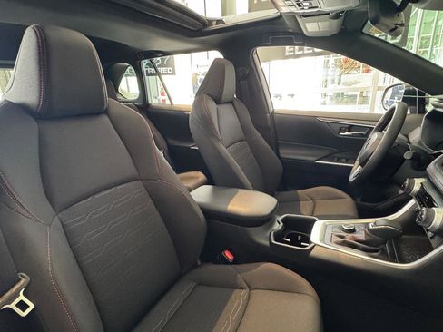 New 2025 Toyota RAV4 SE image 13