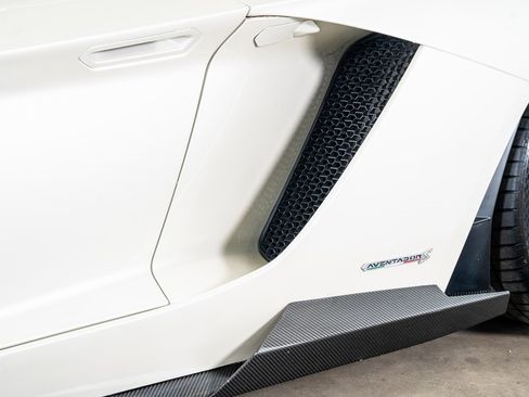 Used 2017 Lamborghini Aventador S image 23