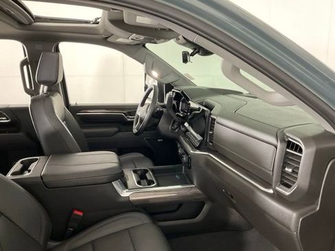 Used 2025 Chevrolet Silverado 2500 LTZ w/ LTZ Convenience Package image 33