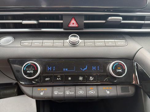 Certified 2023 Hyundai Elantra Limited image 17