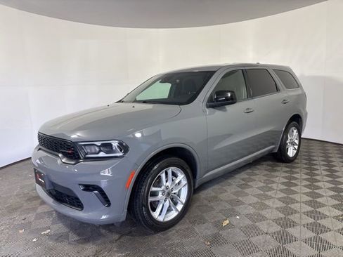 Used 2023 Dodge Durango GT image 3