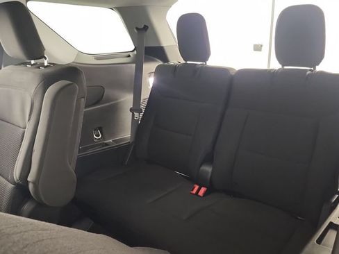 Used 2023 Ford Explorer XLT AWD/4WD image 28