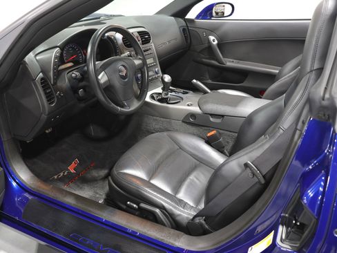 Used 2006 Chevrolet Corvette Coupe w/ Preferred Equipment Group RWD image 74