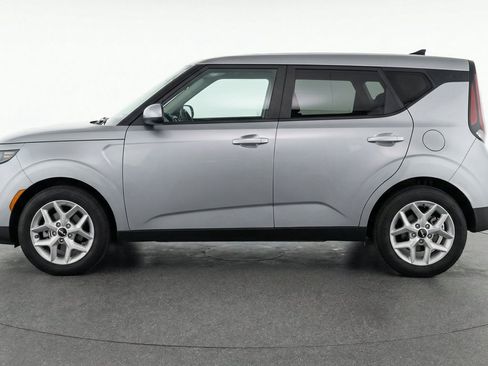 Used 2025 Kia Soul LX w/ LX Technology Package FWD image 5