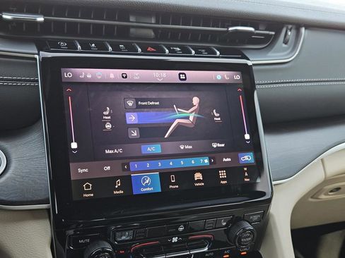 Used 2025 Jeep Grand Cherokee Limited RWD image 25