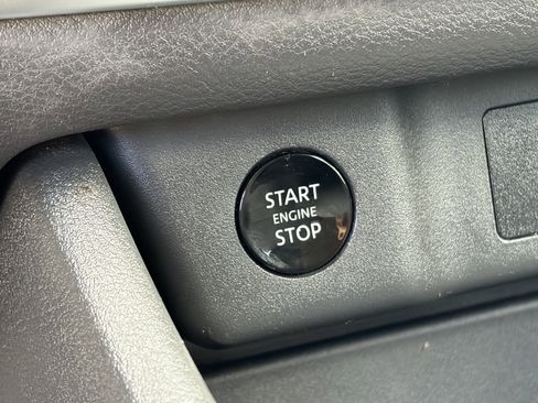 Used 2024 Nissan Rogue SV FWD image 27