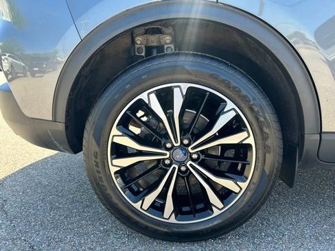 Certified 2022 Ford Escape SE w/ SE Sport Appearance Package AWD/4WD image 11