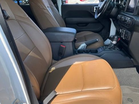 Used 2022 Jeep Wrangler Unlimited Sahara AWD/4WD image 18