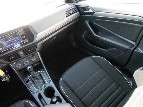 Certified 2024 Volkswagen Jetta Sport image 11