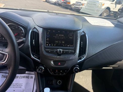 Used 2019 Chevrolet Cruze LS FWD image 13