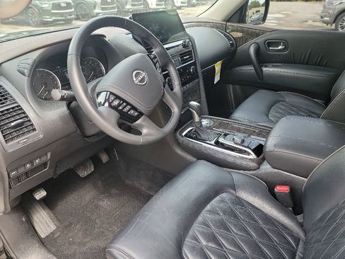 Used 2024 Nissan Armada Platinum w/ Captain's Chairs Package RWD image 15