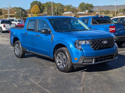 New 2025 Ford Maverick XLT image 2