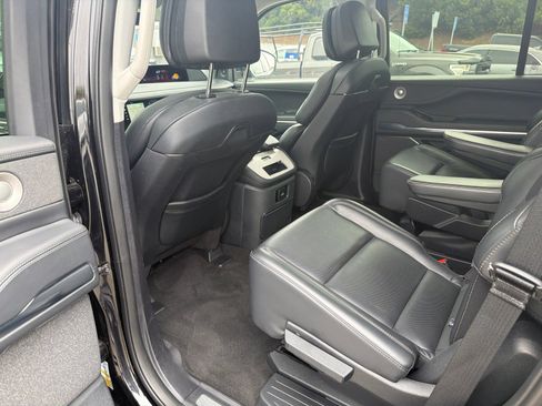 Used 2025 Lincoln Navigator Reserve AWD/4WD image 12