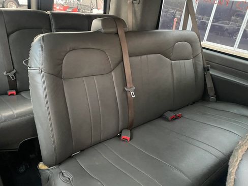 Used 2018 Chevrolet Express 3500 LS RWD image 28