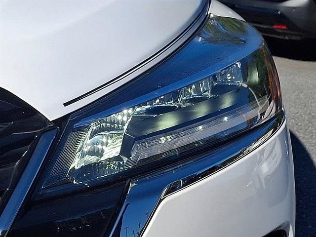 Certified 2023 Nissan Kicks SR FWD image 10