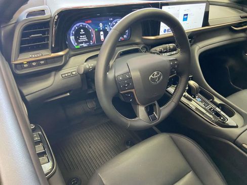 Used 2025 Toyota Crown Signia w/ Advanced Technology Package image 14