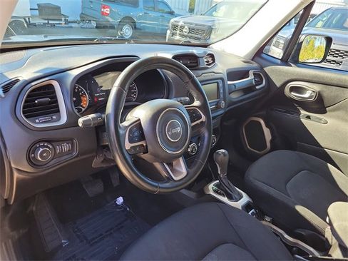 Used 2017 Jeep Renegade Latitude image 10