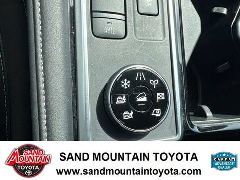 Used 2025 Nissan Pathfinder SL AWD/4WD image 18