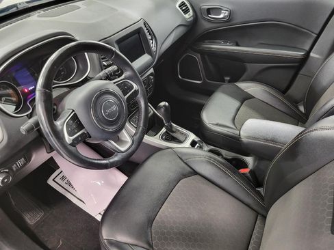 Used 2019 Jeep Compass Latitude w/ Cold Weather Group FWD image 37