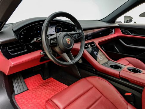 Used 2023 Porsche Taycan image 3