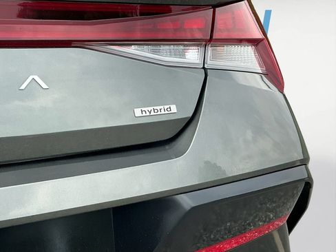 Used 2025 Hyundai Elantra Limited FWD image 19