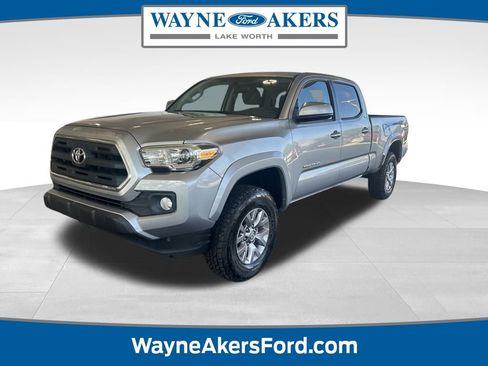 Used 2017 Toyota Tacoma SR5 image 1