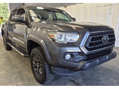 Used 2020 Toyota Tacoma SR5 RWD image 2