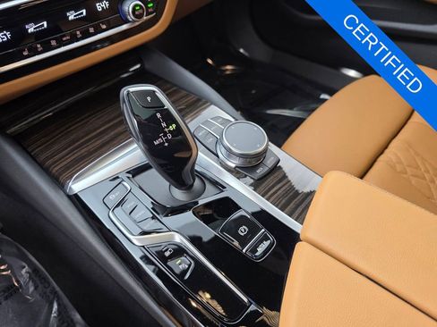 Used 2023 BMW 530e w/ Premium Package image 24