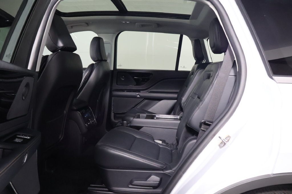 Used 2025 Lincoln Aviator Reserve AWD/4WD image 11
