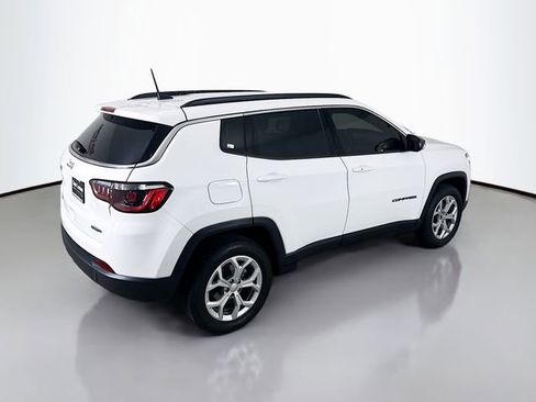 Used 2024 Jeep Compass Latitude w/ Convenience Group image 7