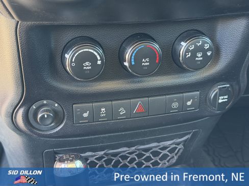 Used 2017 Jeep Wrangler Sahara image 10