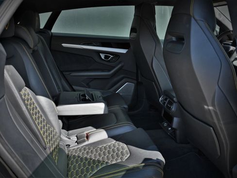 Used 2020 Lamborghini Urus image 25