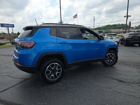 Used 2024 Jeep Compass Trailhawk w/ Trailhawk Elite Group AWD/4WD image 6