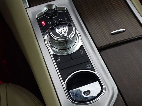 Used 2013 Jaguar XF image 29