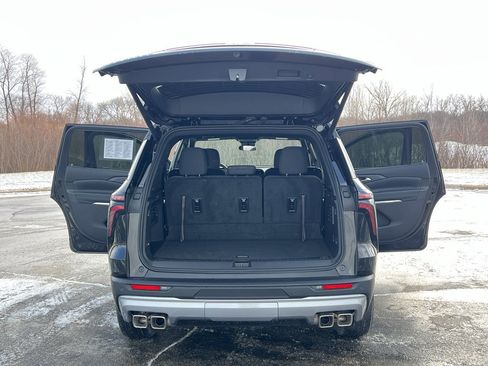 Used 2024 Chevrolet Traverse LT w/ Trailering Package image 36