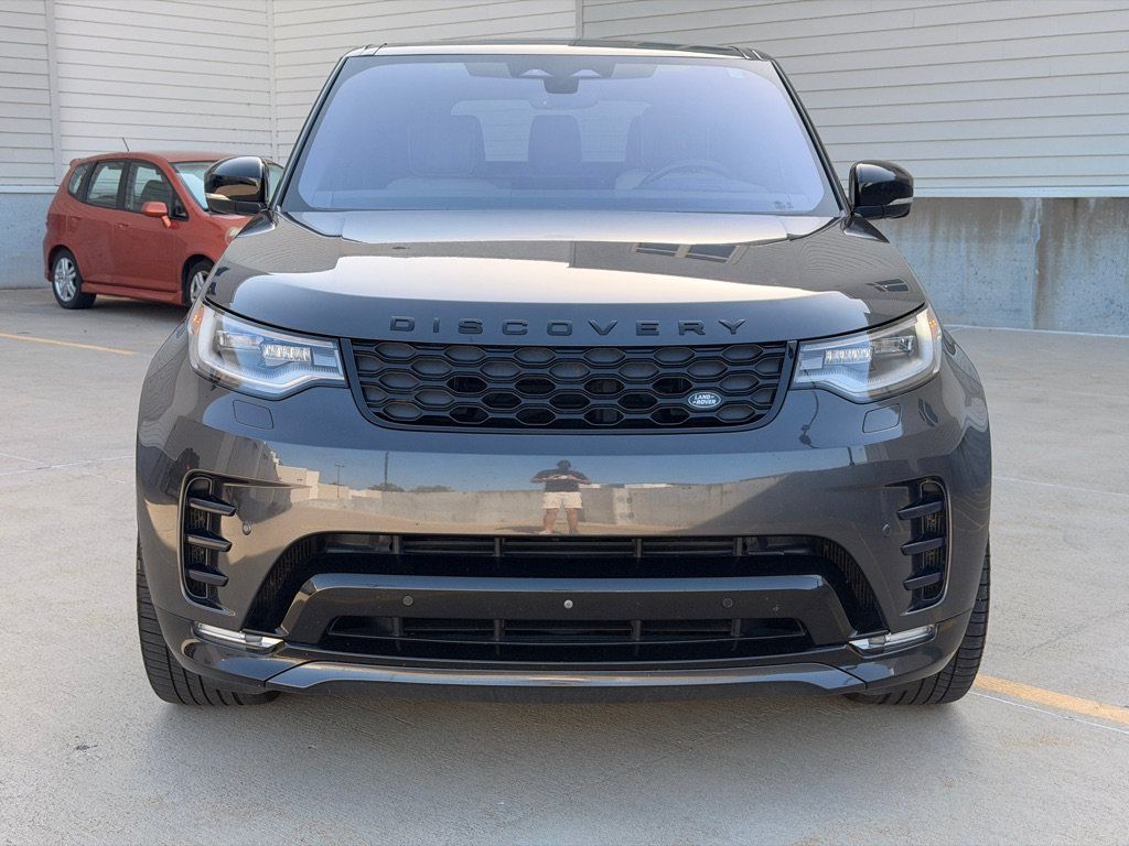 Used 2021 Land Rover Discovery HSE R-Dynamic AWD/4WD image 2