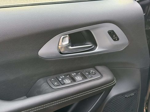 New 2026 Chrysler Pacifica Limited w/ Uconnect Theater Family Group AWD/4WD image 30