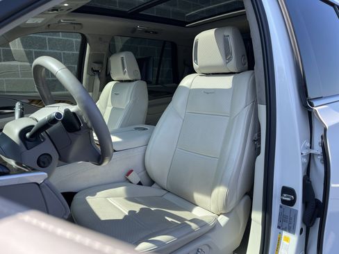 Used 2022 Cadillac Escalade Premium Luxury Platinum image 15