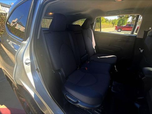 Used 2023 Toyota Highlander L image 34
