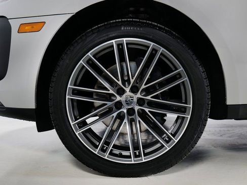Certified 2026 Porsche Macan AWD/4WD image 35